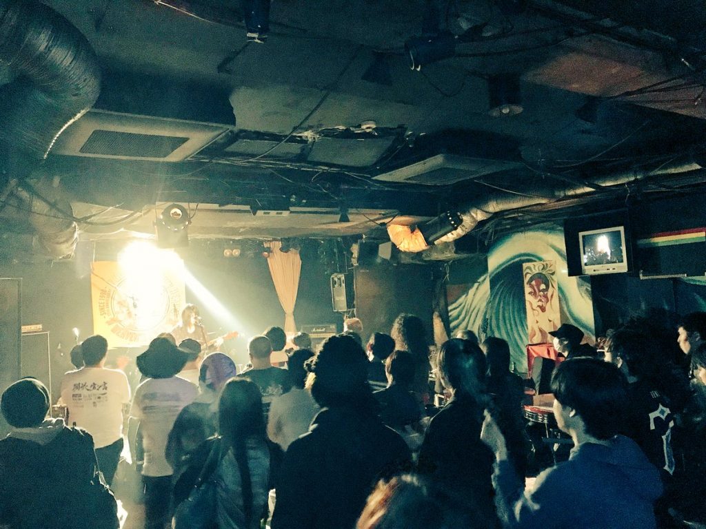 当日の丸橋ミケのライヴの様子